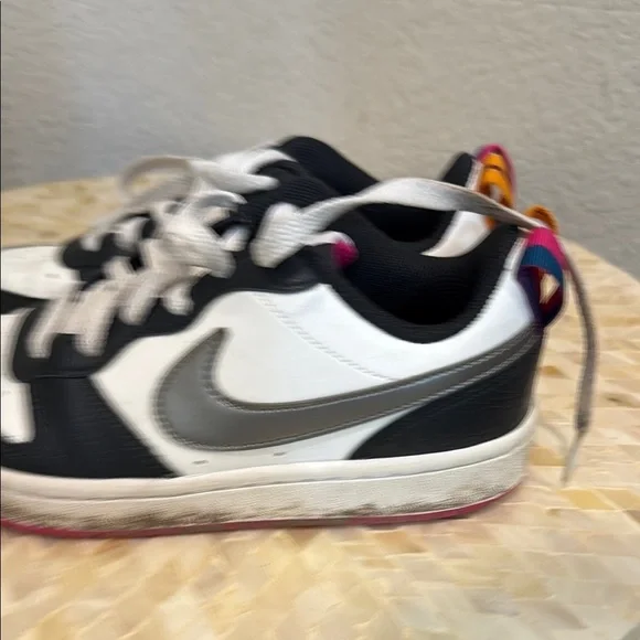 Nike Black and White Sneakers Classic Low-Top Design 3.5 y - Picture 7 of 14